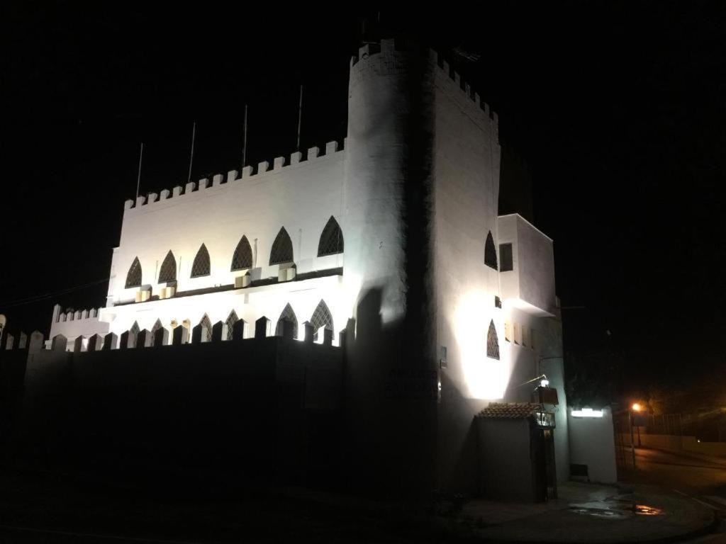 Hostal El Castillo Alcalá de Guadaira Εξωτερικό φωτογραφία